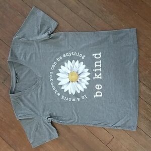 LILICLOTH  Be Kind graphic tshirt